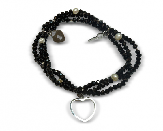 Pulsera con corazón negro